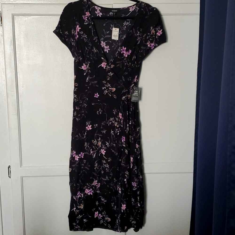 Express Floral V-neck Midi Dress, M